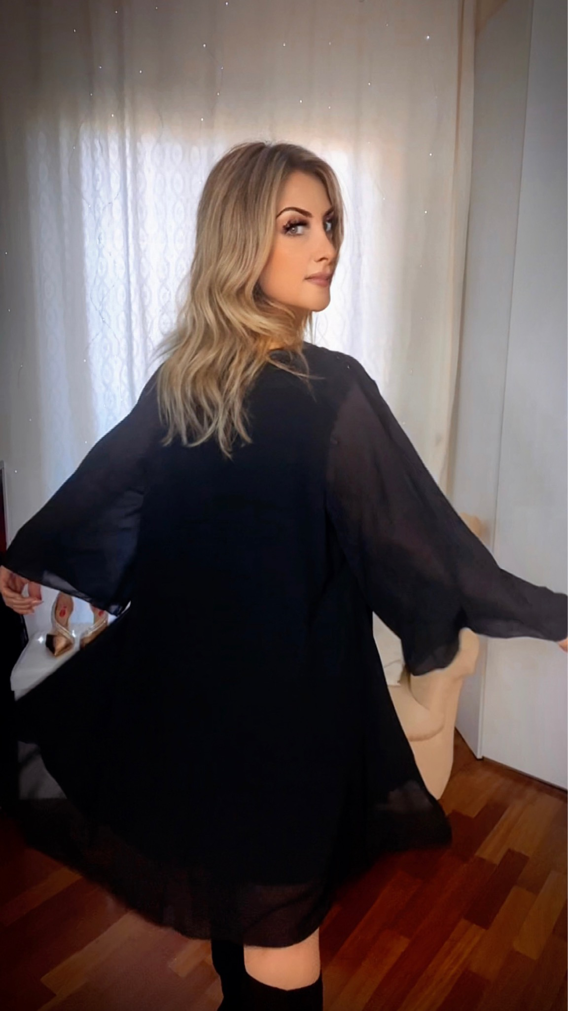 Abito oversize nero con Swarovski applicati a mano – Handmade Party