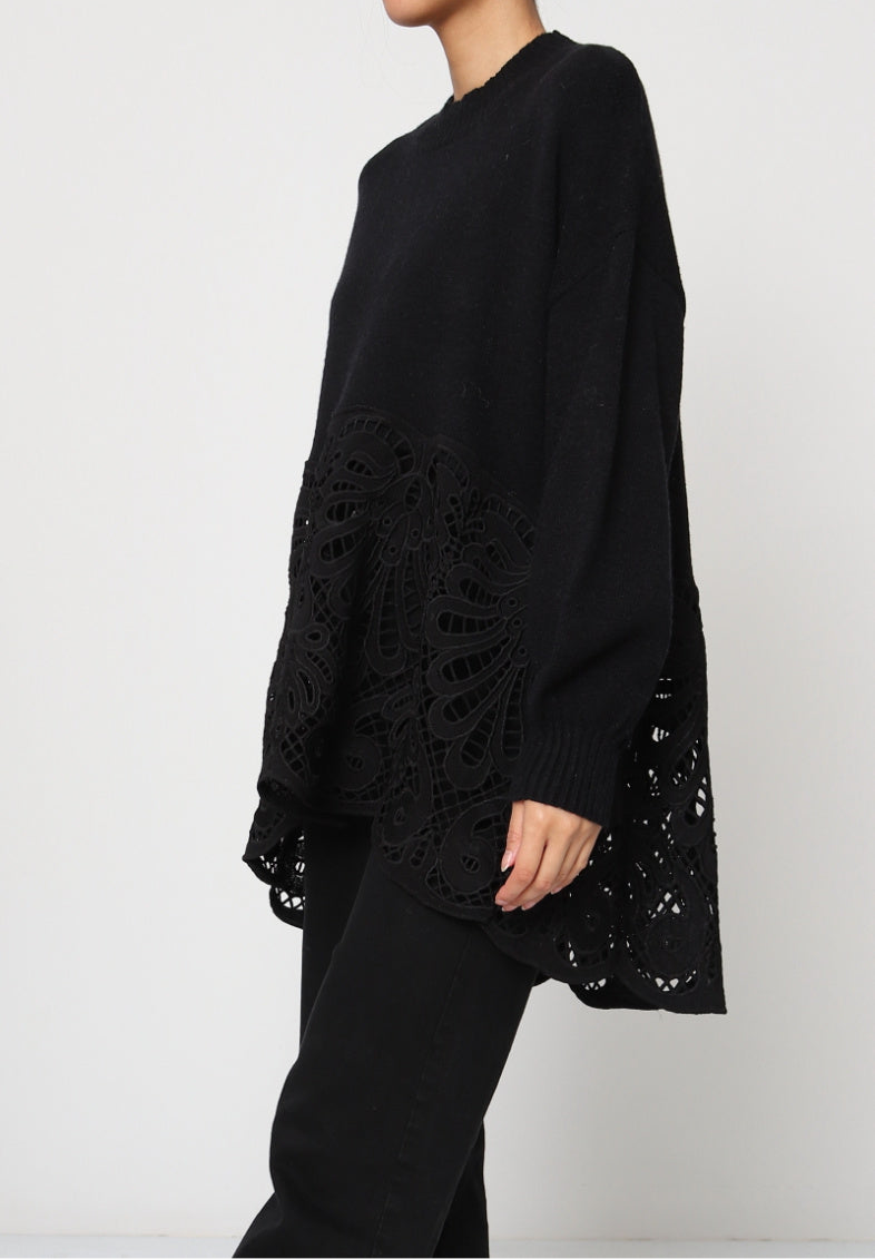 Pullover over svasato con intarsi - nero