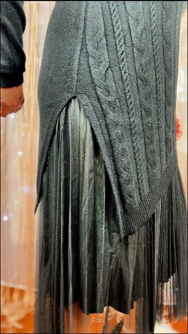 Completo maglia e canotta in tulle con pizzo nero – Eleganza di stagione