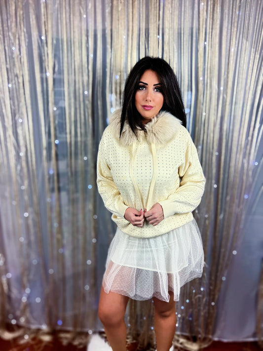 Oversized knitted sweatshirt with rhinestones and fur hood