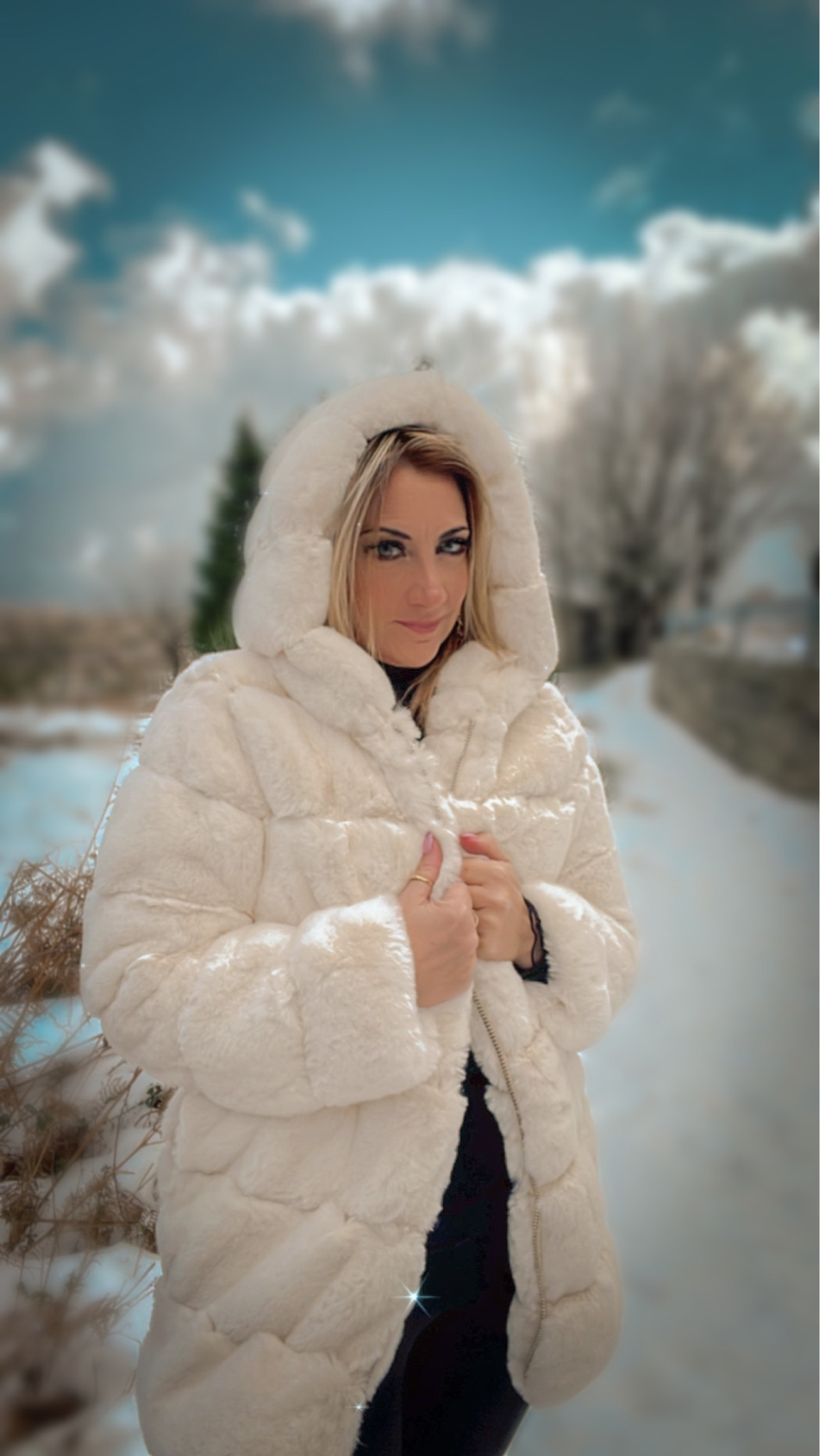 Faux Fur with Hood - White