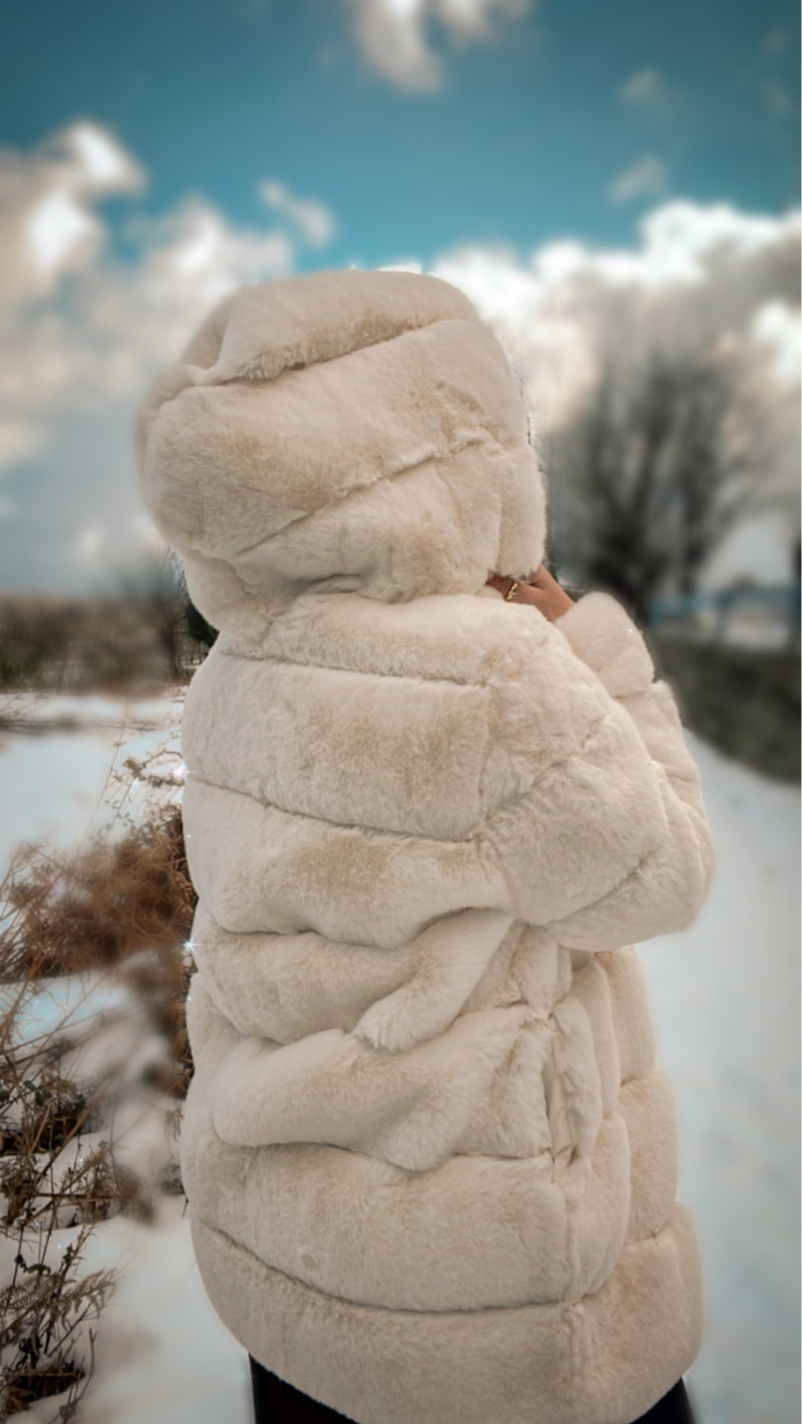 Faux Fur with Hood - White