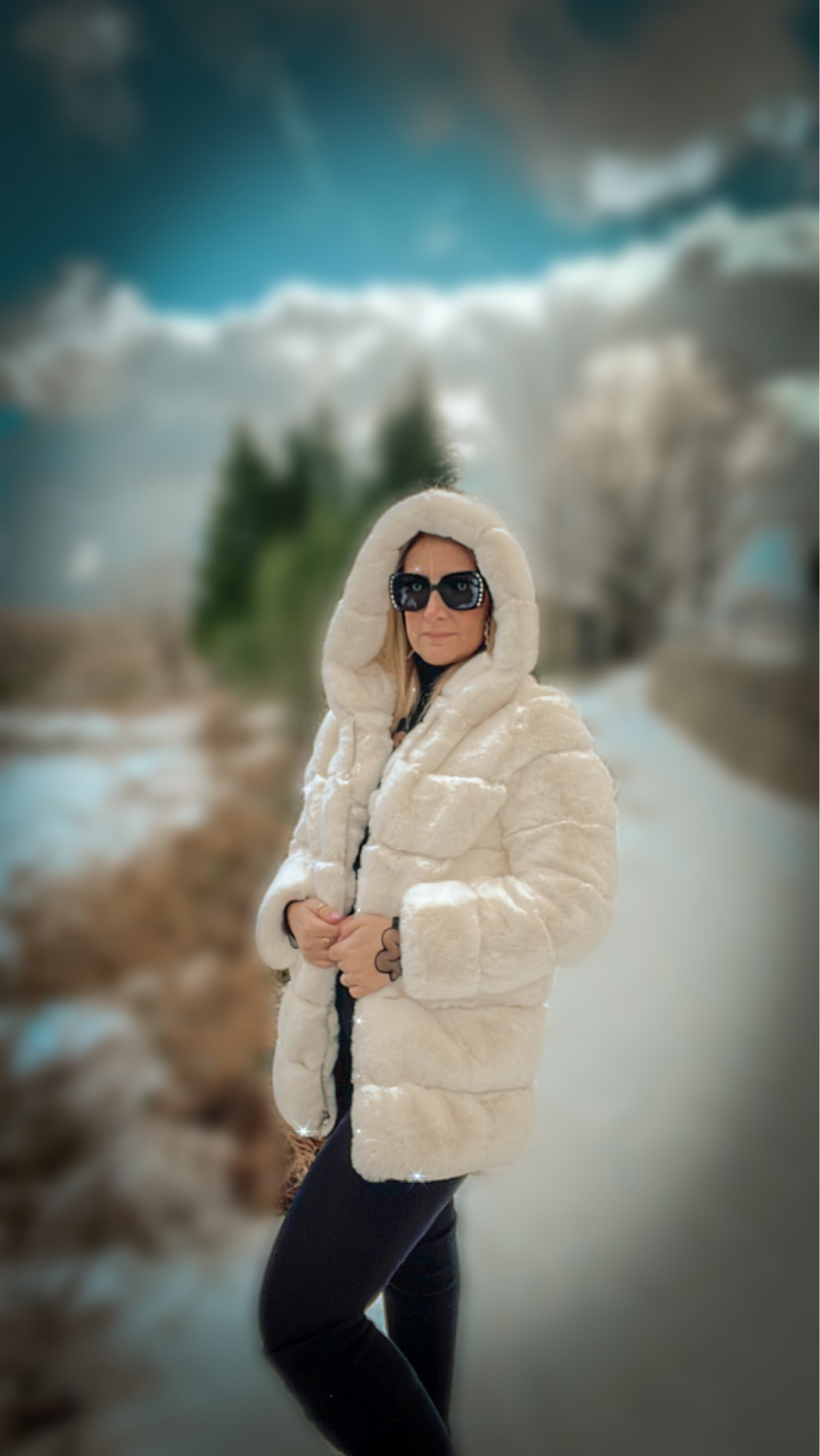 Faux Fur with Hood - White