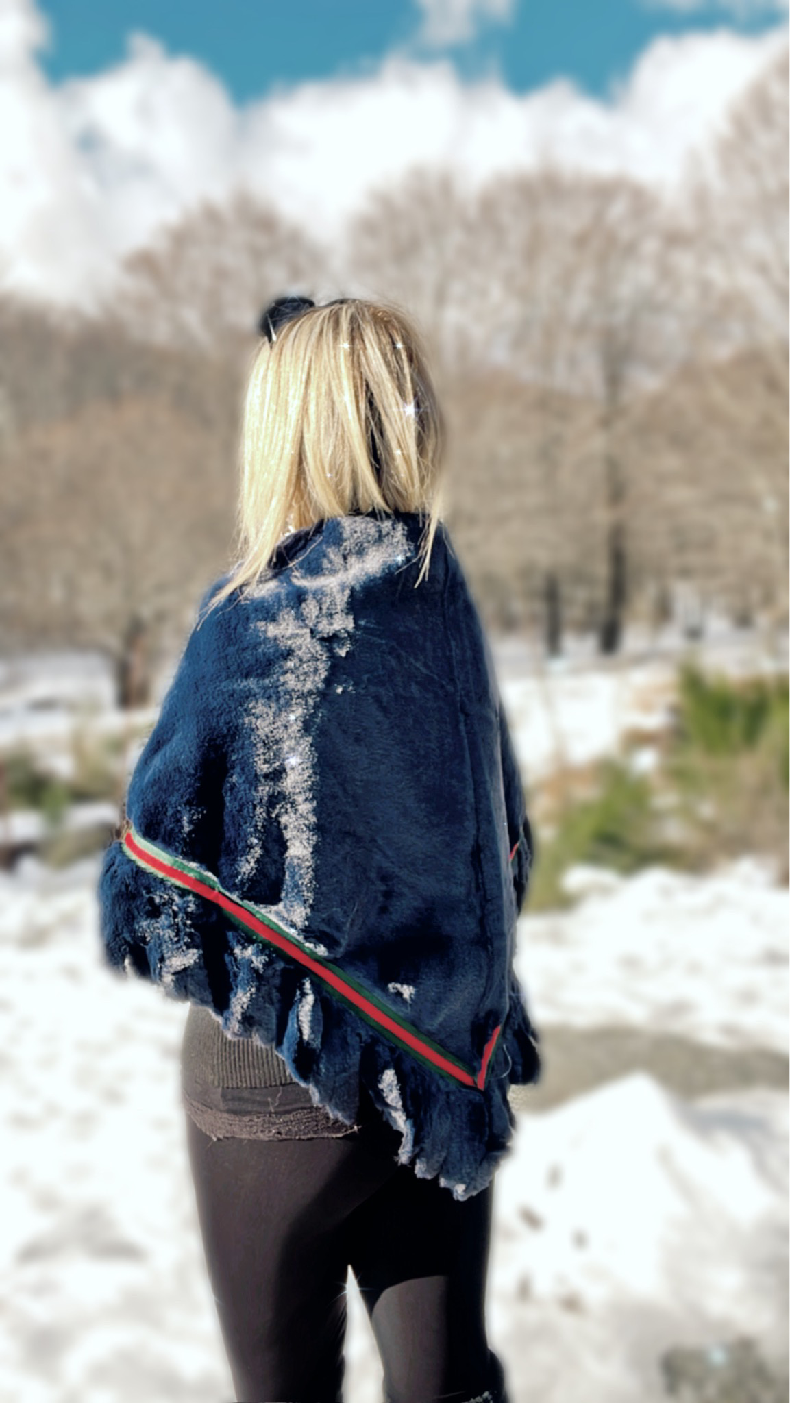 Scialle con frange in Pelliccia ecologica - Blu