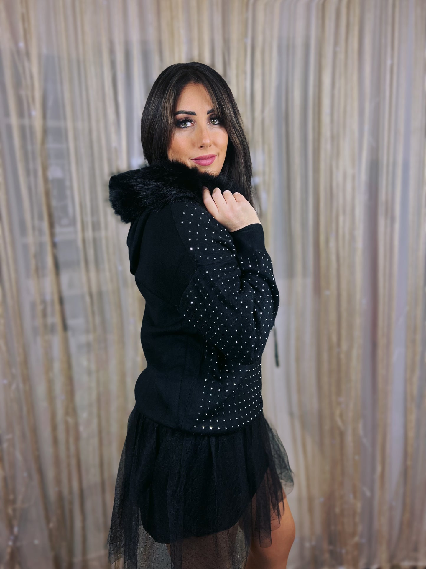 Oversized knitted sweatshirt with rhinestones and fur hood