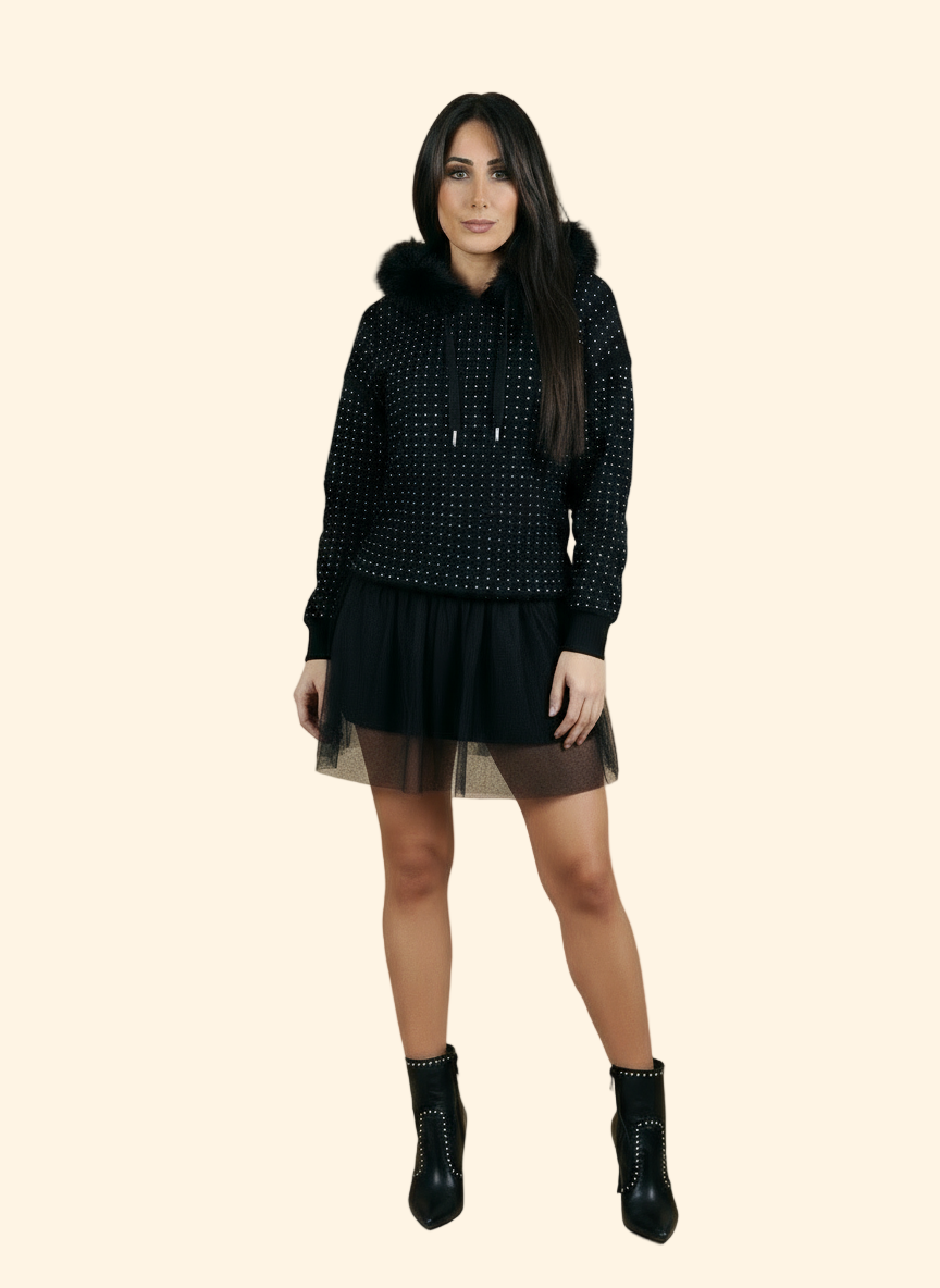 Pullover over strass con cappuccio in eco­pelliccia – Nero