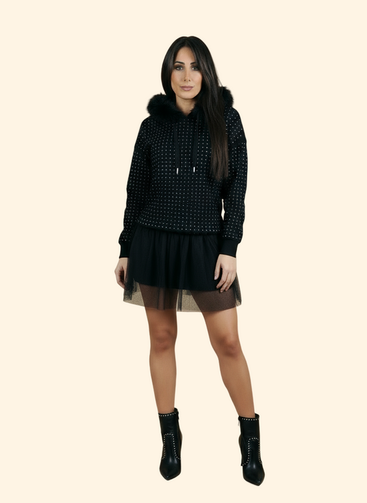 Pullover over strass con cappuccio in eco­pelliccia – Nero