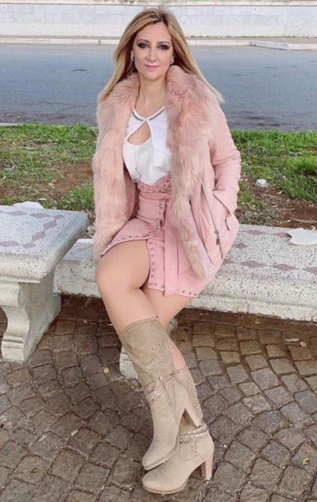 Suede Knee Slit Skirt - Pink