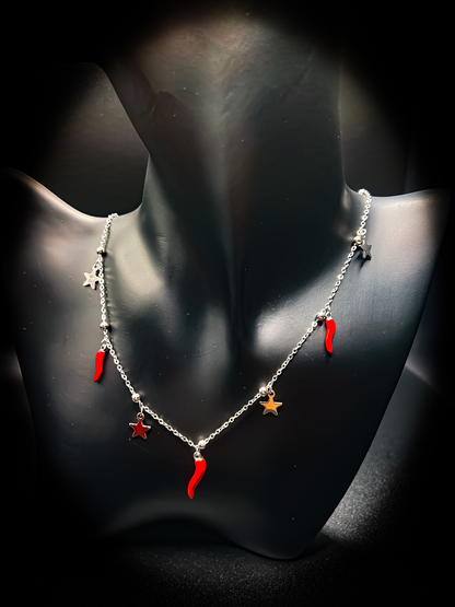 Collana portafortuna con charms stelle e cornetti rossi - Rodio