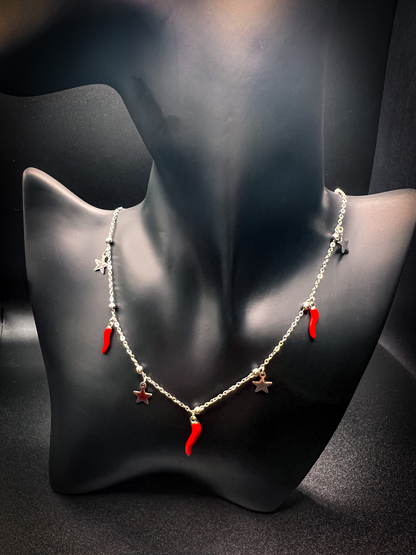 Collana portafortuna con charms stelle e cornetti rossi - Rodio