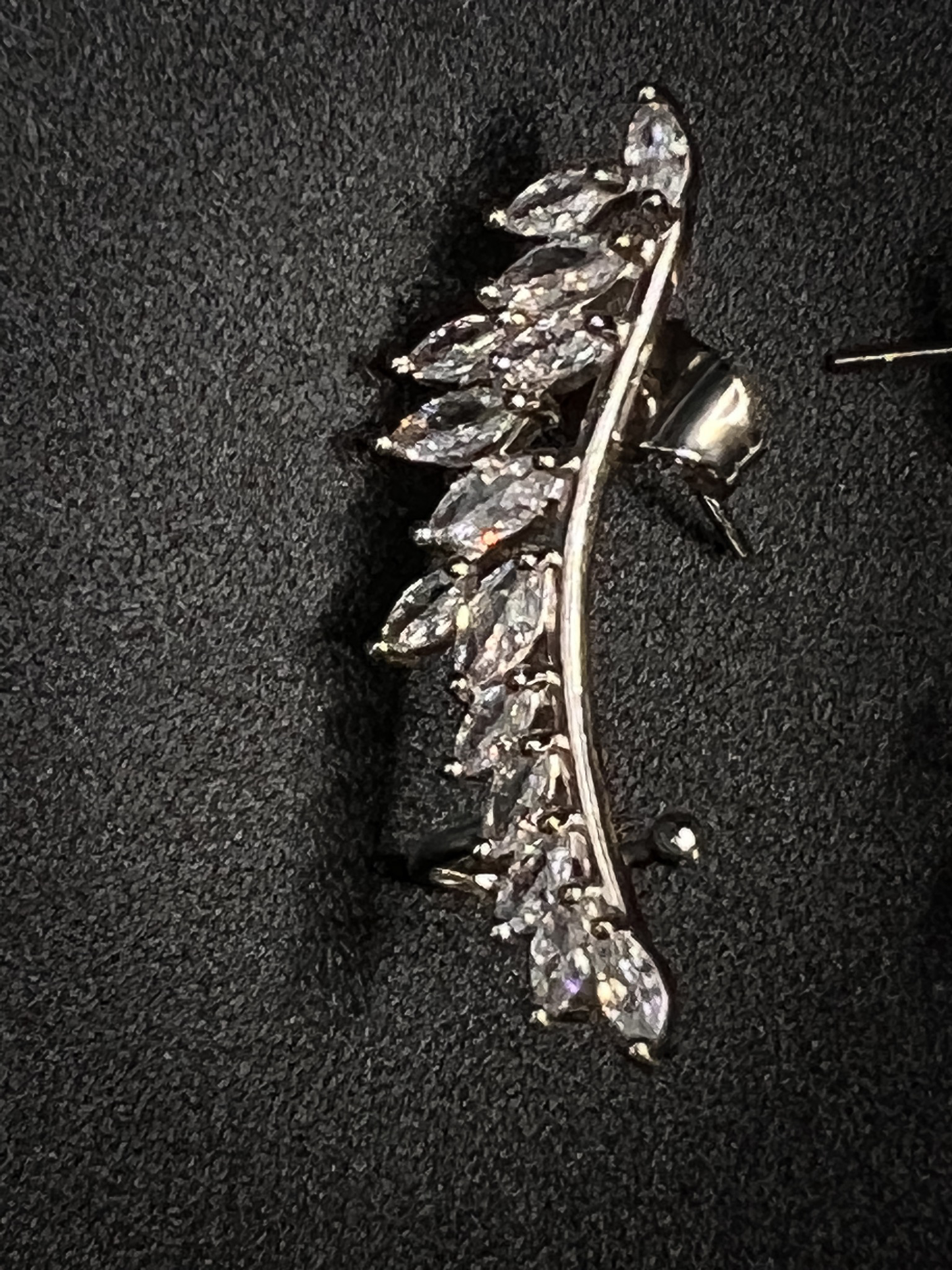 Leaf zirconia stud earrings - Silver