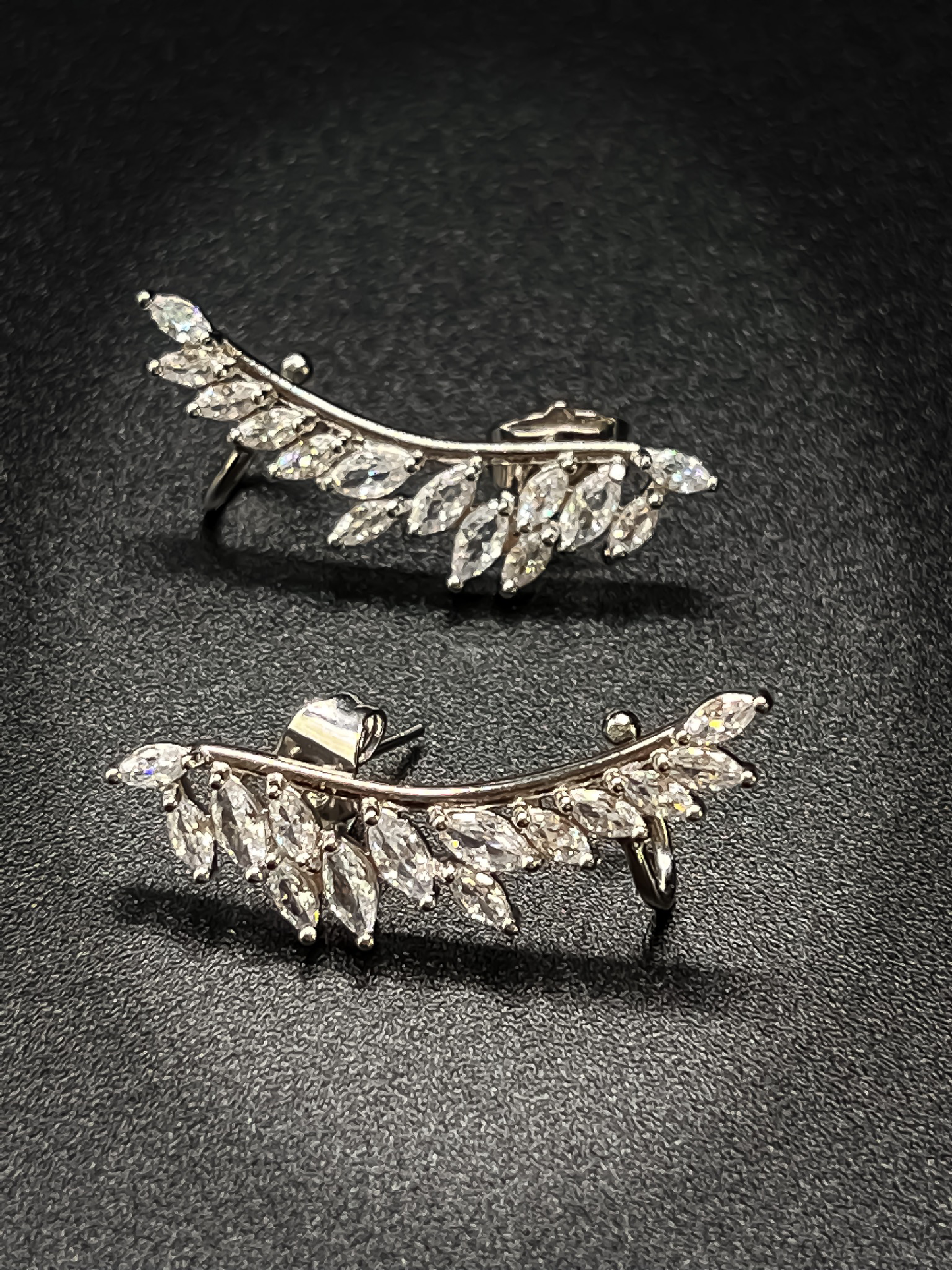 Leaf zirconia stud earrings - Silver