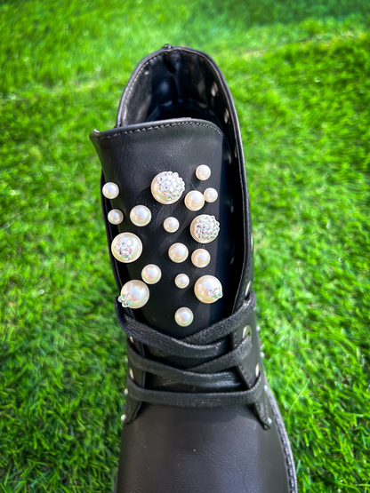 Padded boots with rhinestones also on the pearls Handmade