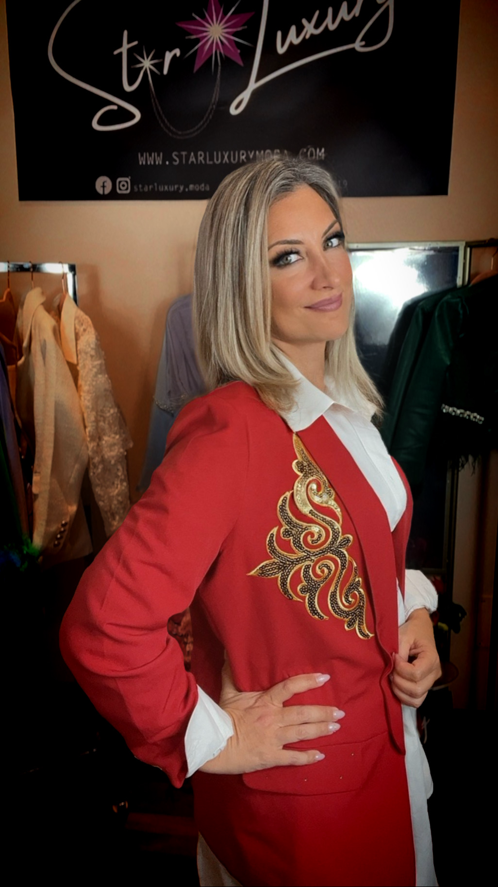 Slightly Oversized Blazer - Red