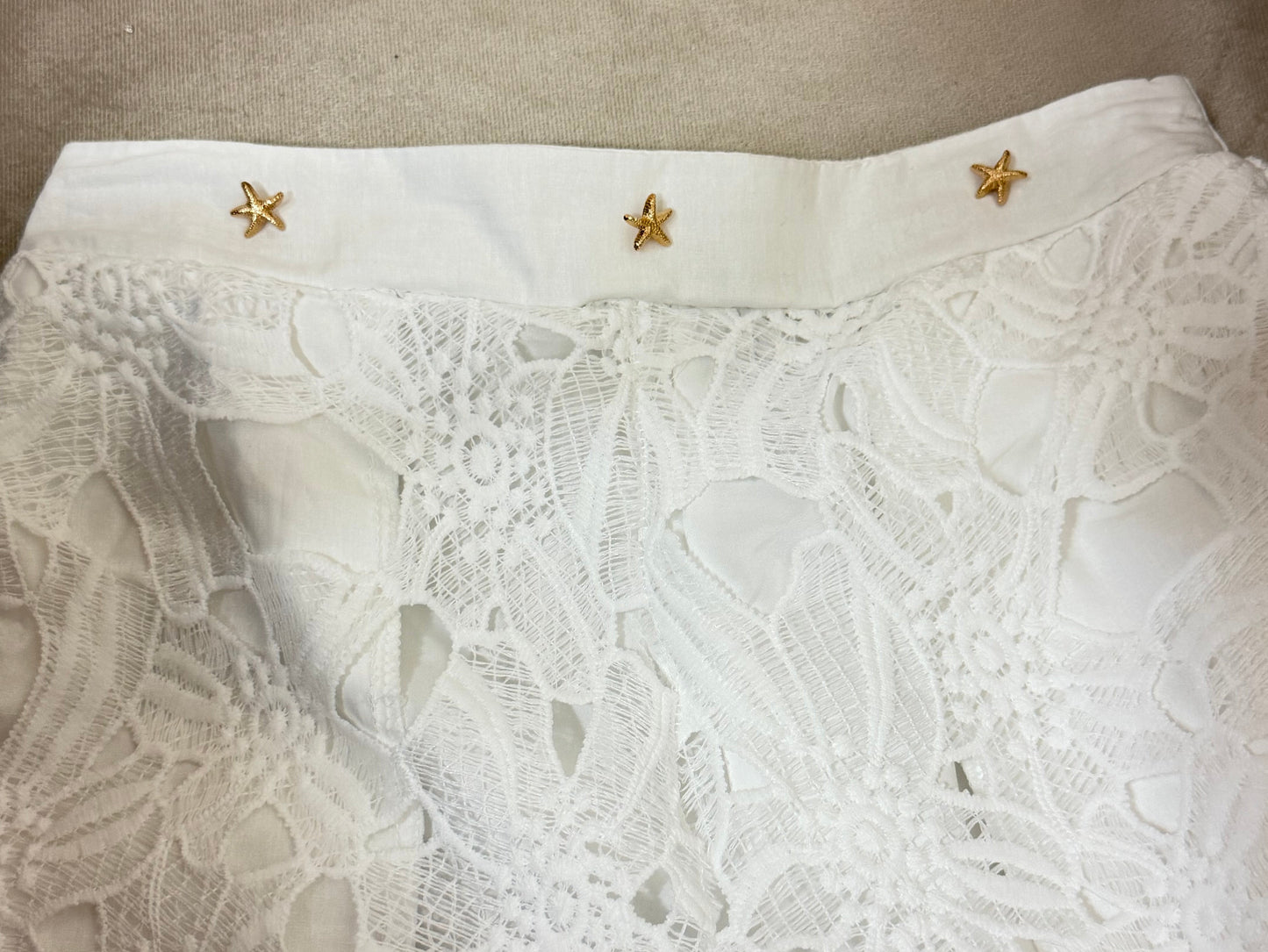 CHLOÉ — Completo Coordinato in Pizzo Floreale con Dettagli Stella 
– Bianco