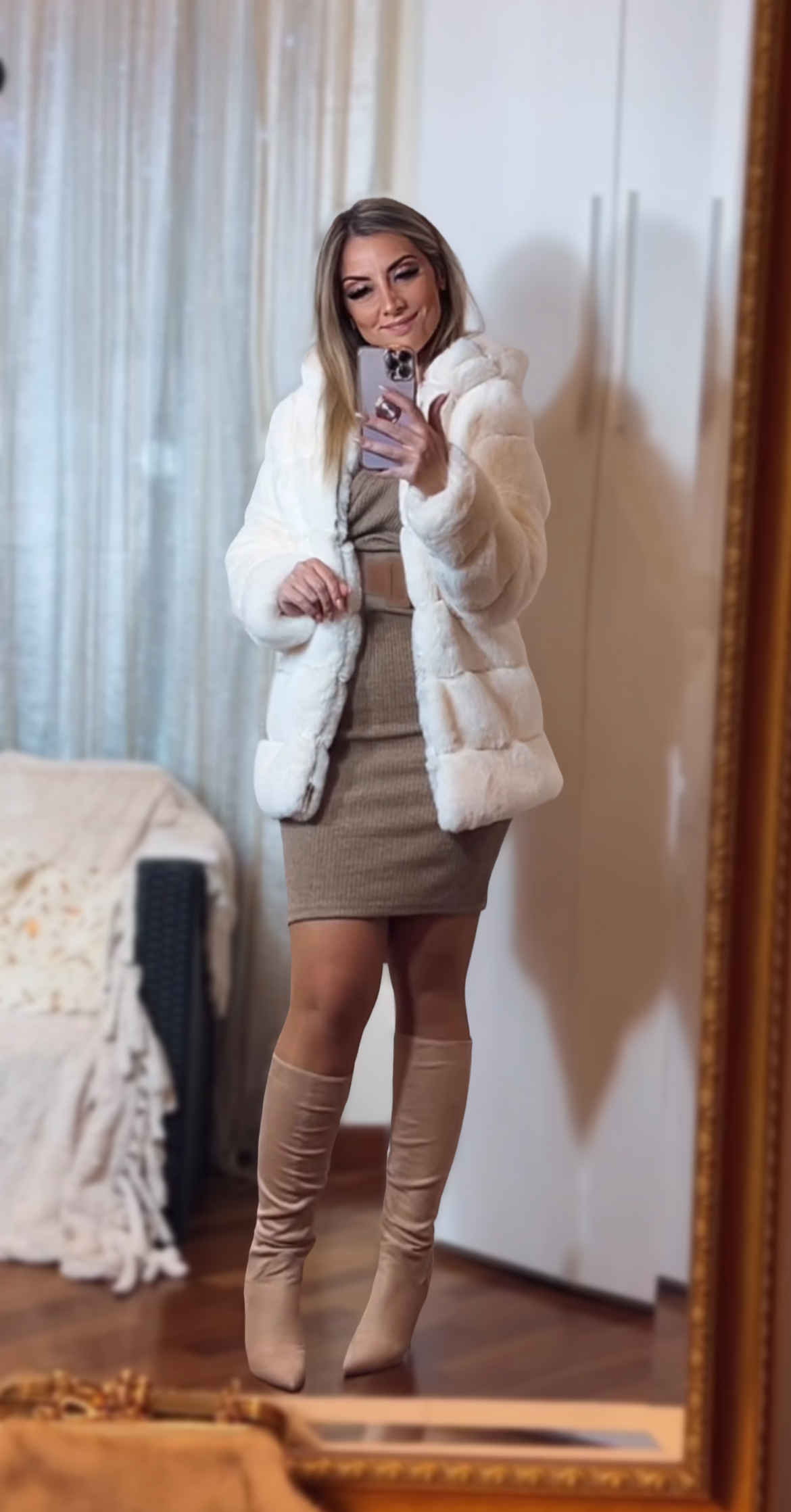 Faux Fur with Hood - White
