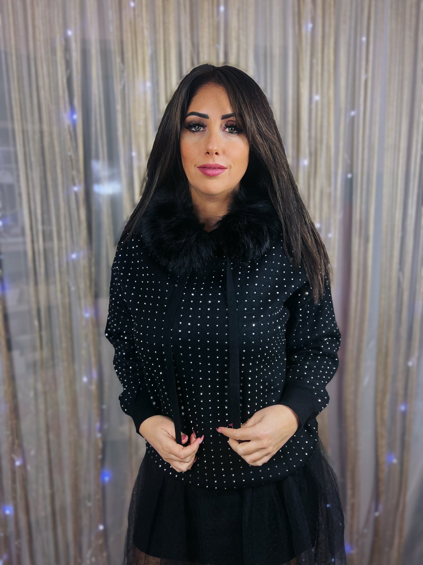 Oversized knitted sweatshirt with rhinestones and fur hood