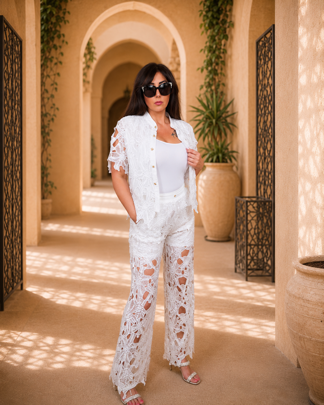 CHLOÉ — Completo Coordinato in Pizzo Floreale con Dettagli Stella 
– Bianco