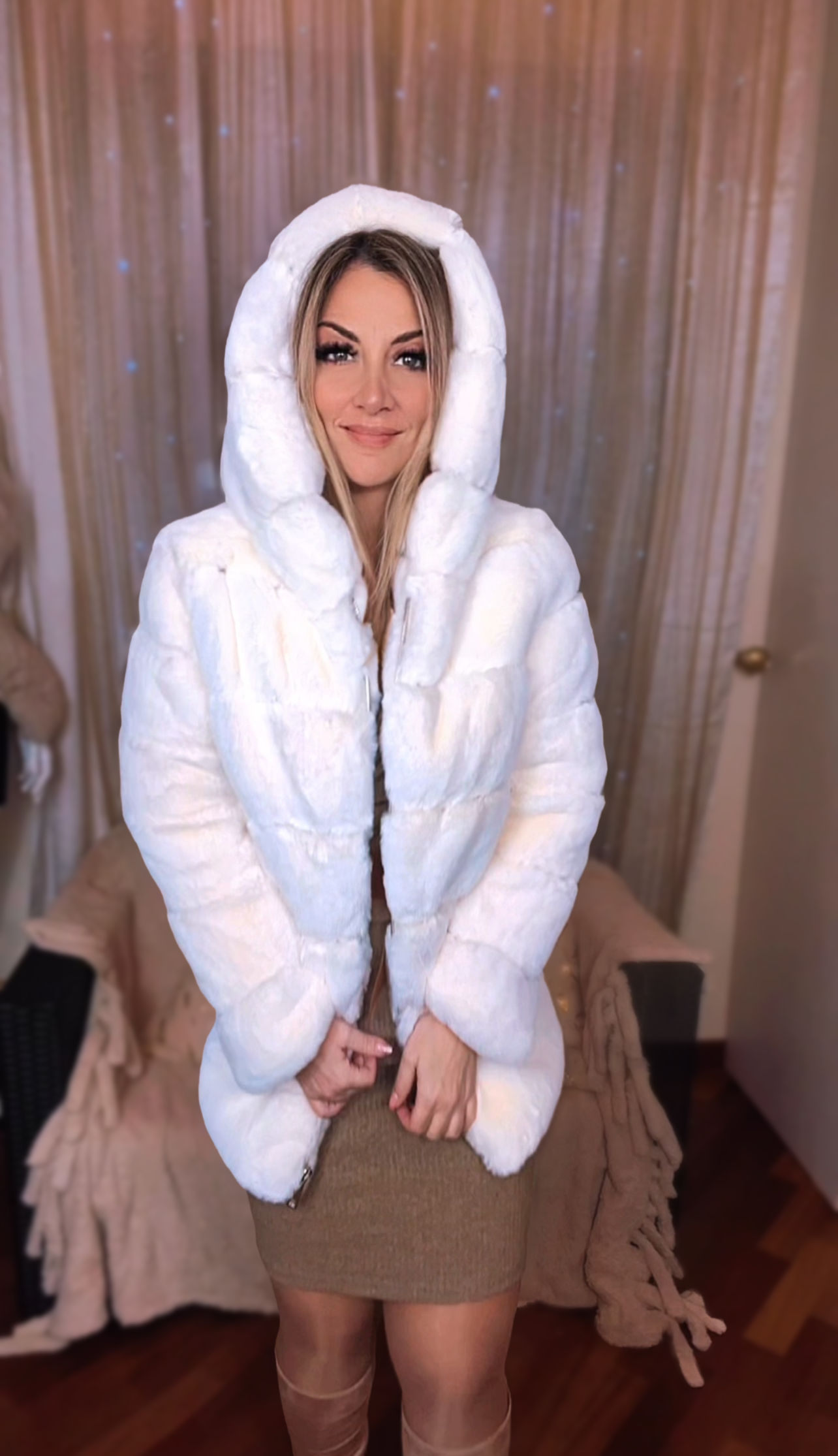 Faux Fur with Hood - White