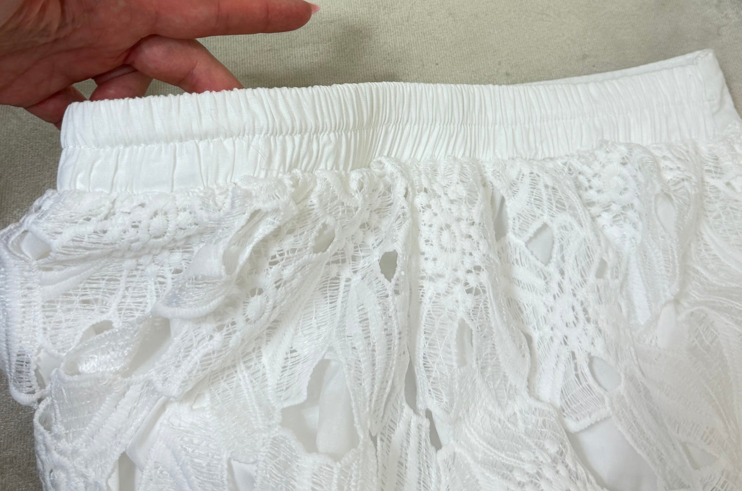 CHLOÉ — Completo Coordinato in Pizzo Floreale con Dettagli Stella 
– Bianco