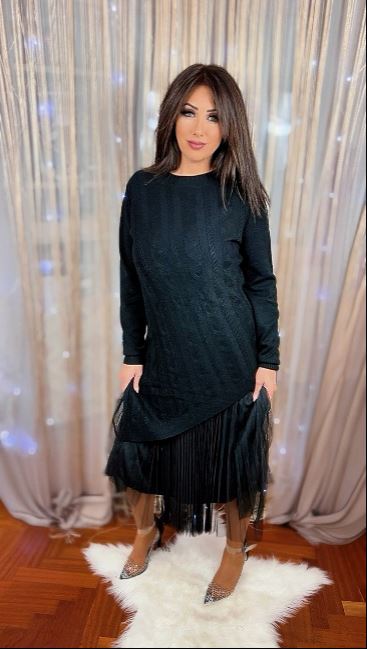 Completo maglia e canotta in tulle con pizzo nero – Eleganza di stagione