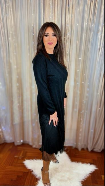 Completo maglia e canotta in tulle con pizzo nero – Eleganza di stagione