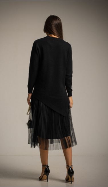 Completo maglia e canotta in tulle con pizzo nero – Eleganza di stagione