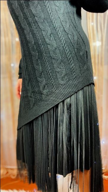 Completo maglia e canotta in tulle con pizzo nero – Eleganza di stagione