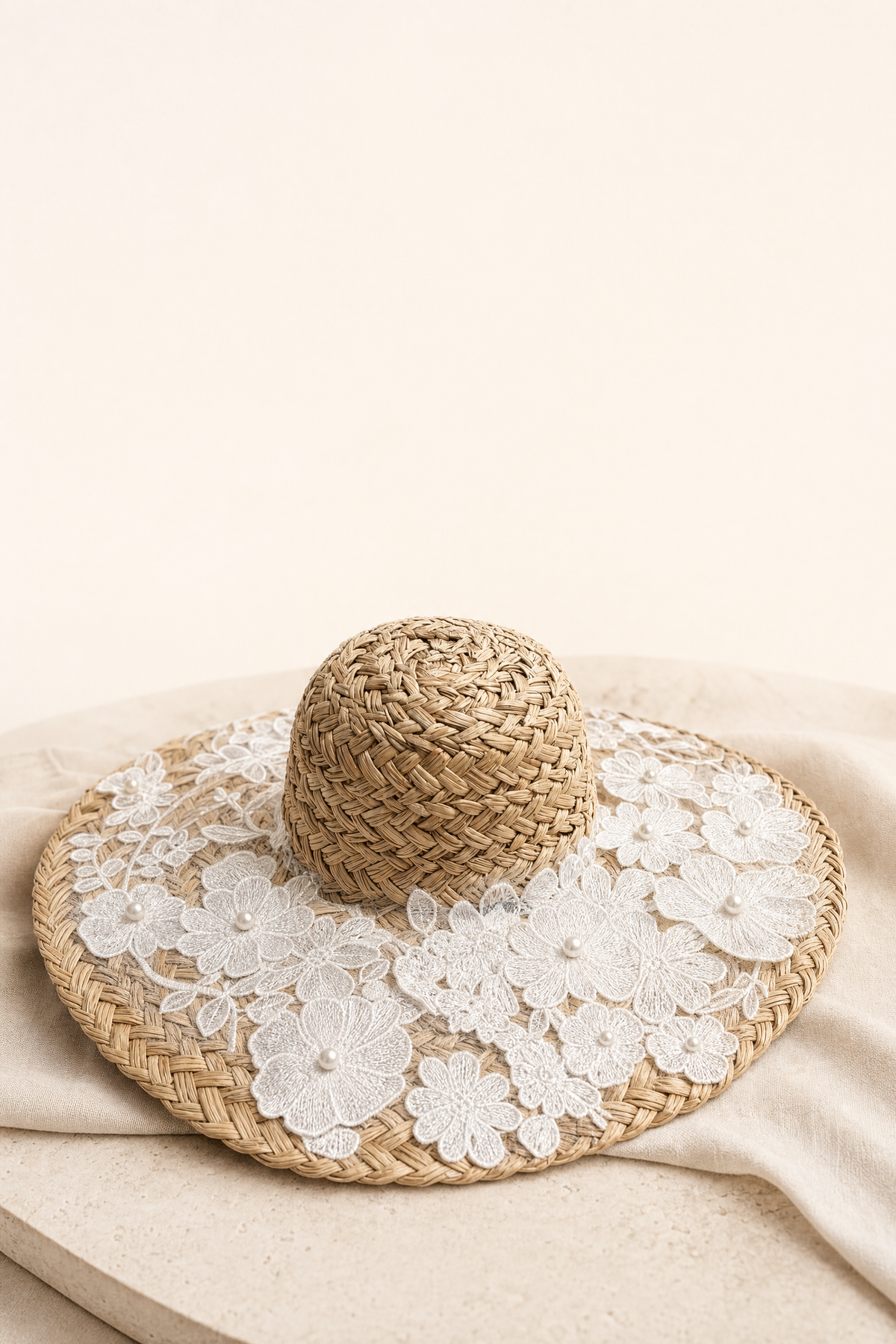 FLO WHITE - Cappello in paglia con Fiori 3D in Pizzo Bianco
