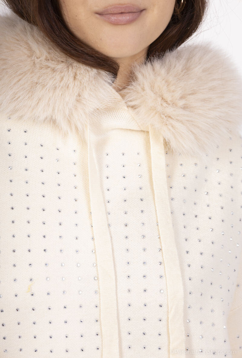 Oversized knitted sweatshirt with rhinestones and fur hood
