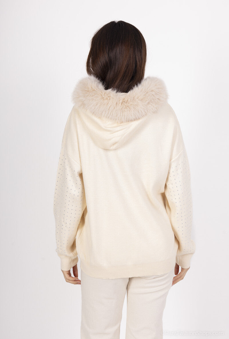Oversized knitted sweatshirt with rhinestones and fur hood
