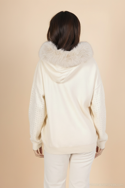 Pullover over strass con cappuccio in eco­pelliccia – Beige